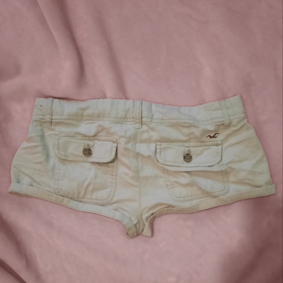 🤍 White Low Waist Socal Stretch Hollister Shorts - Picture 2 of 5